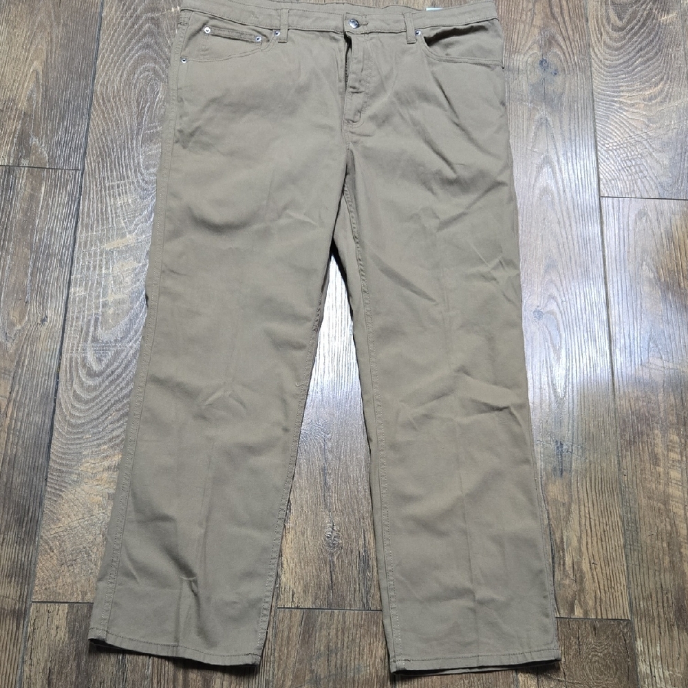 Magellan Outdoors Men's Tan Pants NWT